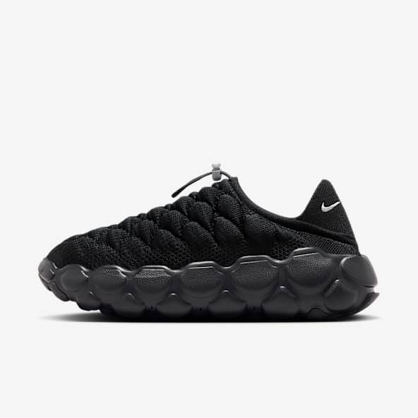 Nike plain black shoes deals